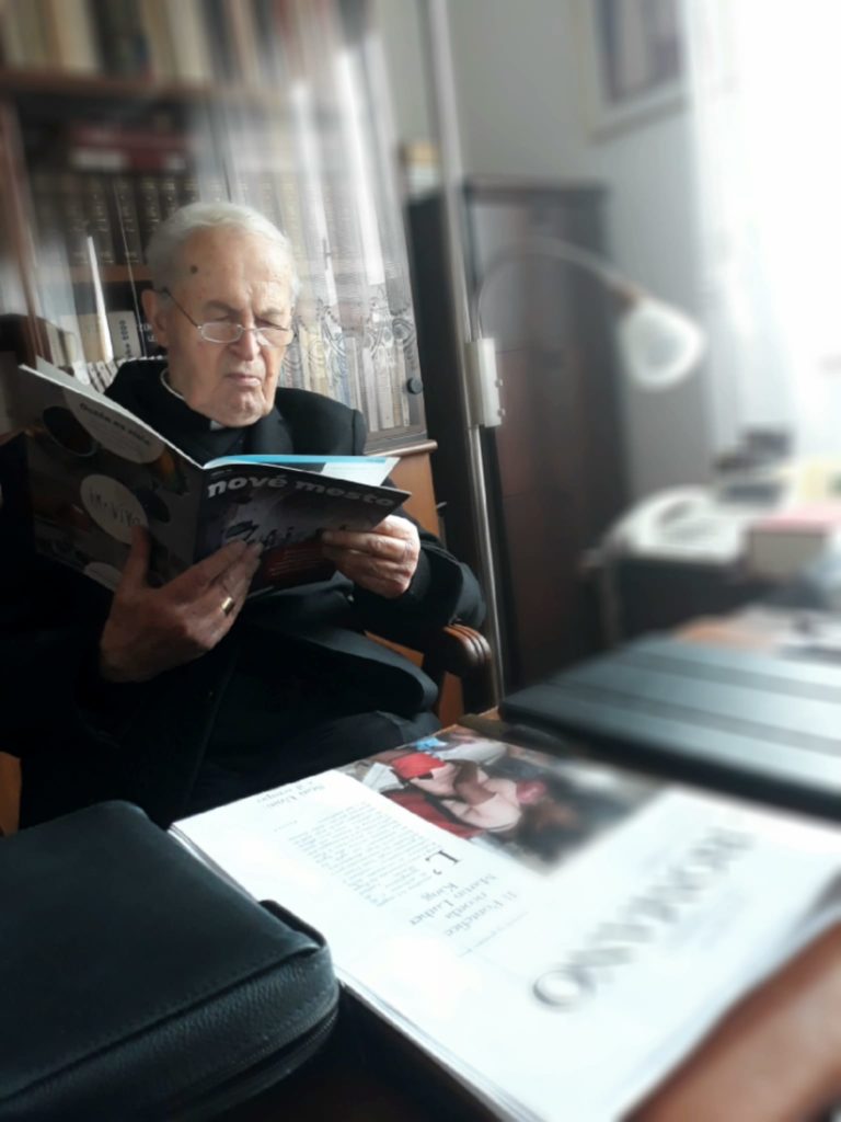 Kardinál Tomko čítal aj náš časopis Nové mesto. 