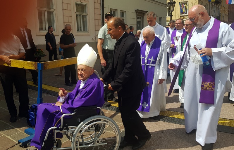 Medzi prítomnými nechýbal ani košický emeritný arcibiskup Alojz Tkáč.