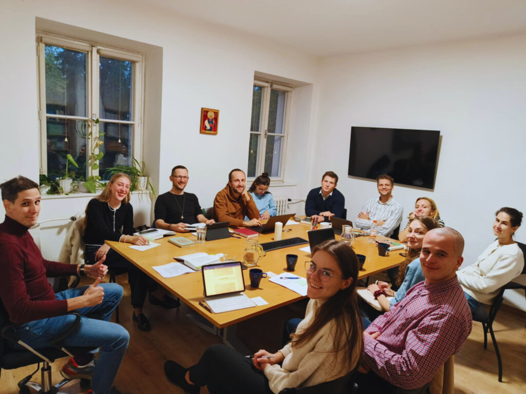 Formácia počas programu SLH prebieha aj formou otvorených priateľských debát. Foto: Archív SLH